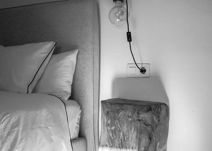 El 8 De Serranos - 1º - Casa Con Garaje * León