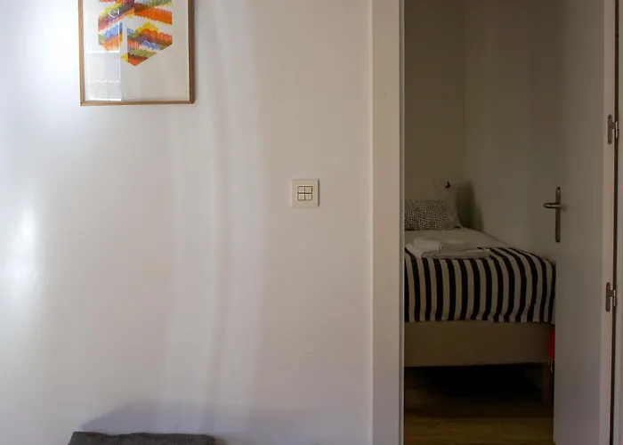 El 8 De Serranos - 1º - Casa Con Garaje León